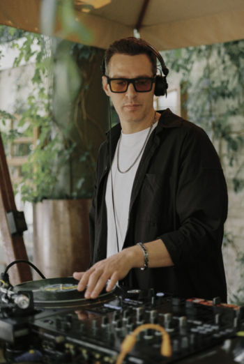 Hochzeit DJ in NRW. DJ Mike bei der Feier.